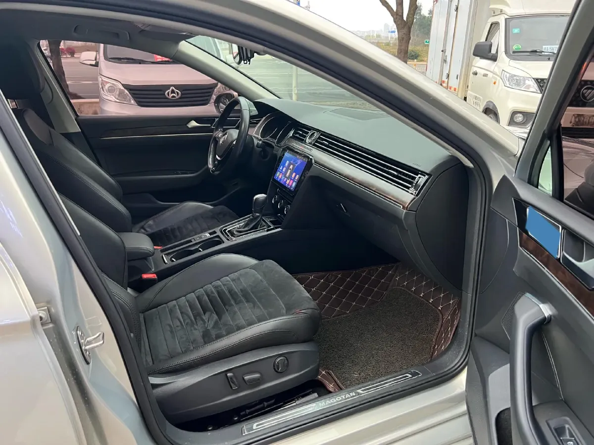 2018 Volkswagen Magotan 1.8T 180HP L4 7DCT,autocango,china used car exporter,china ev exporter,chinese used car exporter,chinese used ev exporter