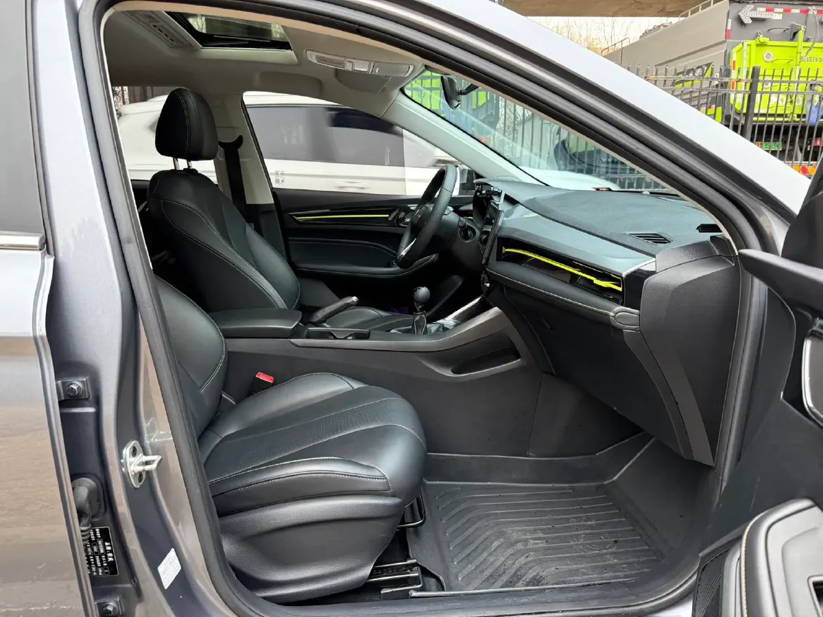 2021 Roewe i5 1.5L 120HP L4 5MT,autocango,china used car exporter,china ev exporter,chinese used car exporter,chinese used ev exporter