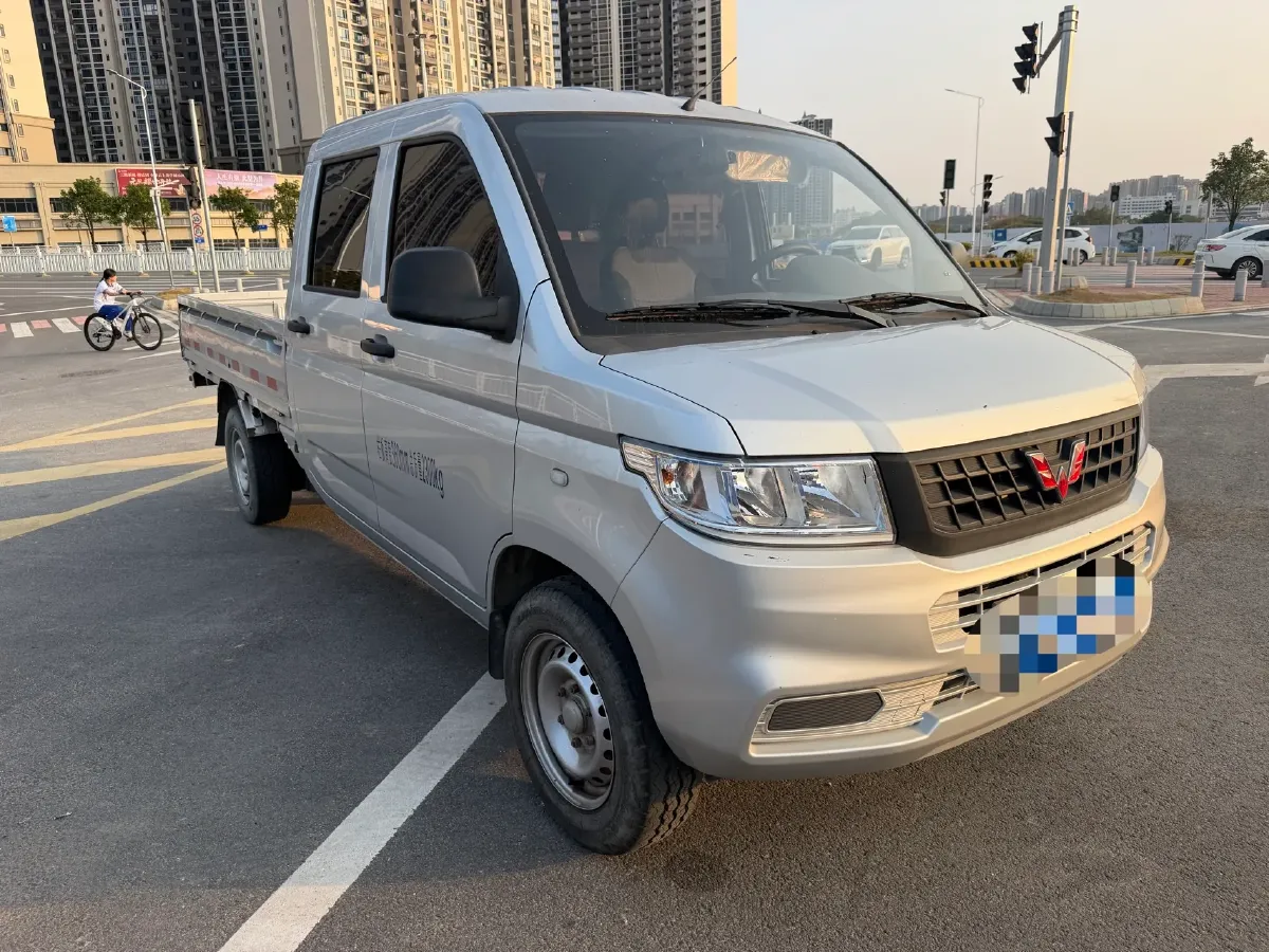 2023 WuLing RongGuang New Truck 1.5L 102HP L4 5MT,autocango,china used car exporter,china ev exporter,chinese used car exporter,chinese used ev exporter