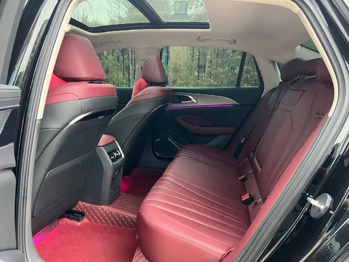 2024 HongQi H5 2.0T 224HP L4 8AT,autocango,china used car exporter,china ev exporter,chinese used car exporter,chinese used ev exporter