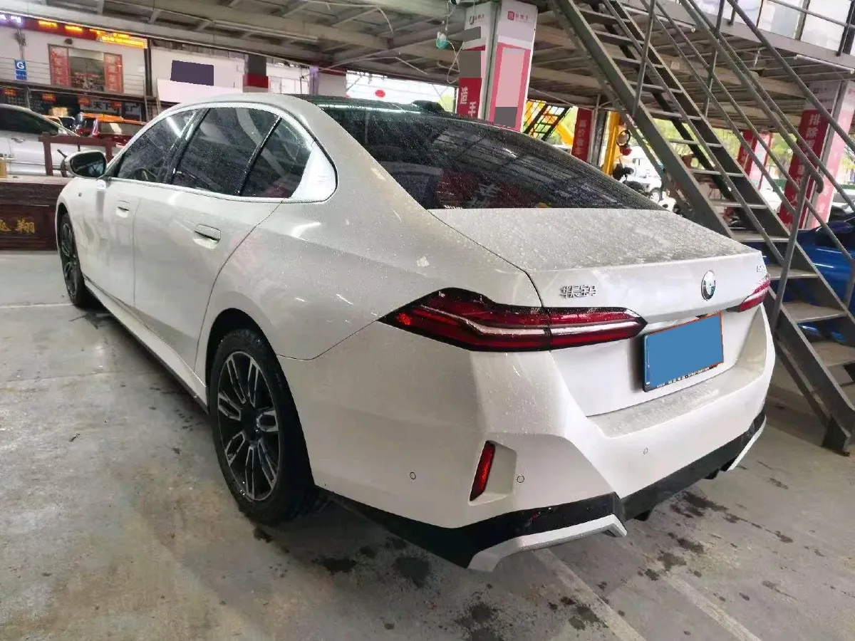 2024 BMW 5 Series 2.0T 190HP L4 8AT,autocango,china used car exporter,china ev exporter,chinese used car exporter,chinese used ev exporter