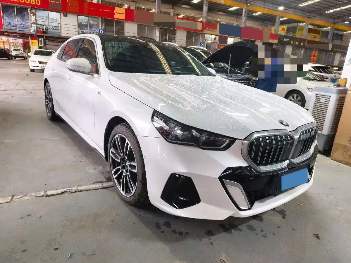 2024 BMW 5 Series 2.0T 190HP L4 8AT,autocango,china used car exporter,china ev exporter,chinese used car exporter,chinese used ev exporter