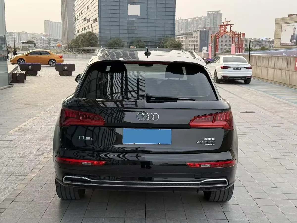 2020 Audi Q5L 2.0T 190HP L4 7DCT,autocango,china used car exporter,china ev exporter,chinese used car exporter,chinese used ev exporter