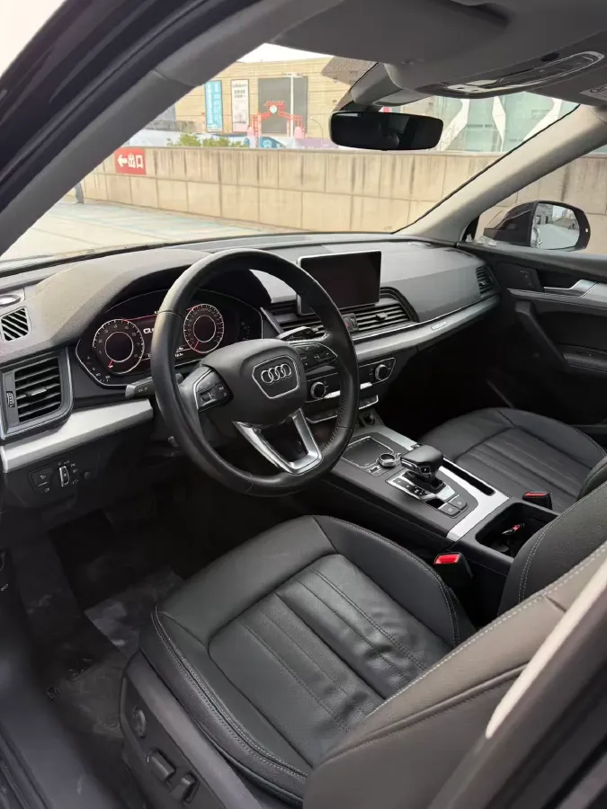 2020 Audi Q5L 2.0T 190HP L4 7DCT,autocango,china used car exporter,china ev exporter,chinese used car exporter,chinese used ev exporter