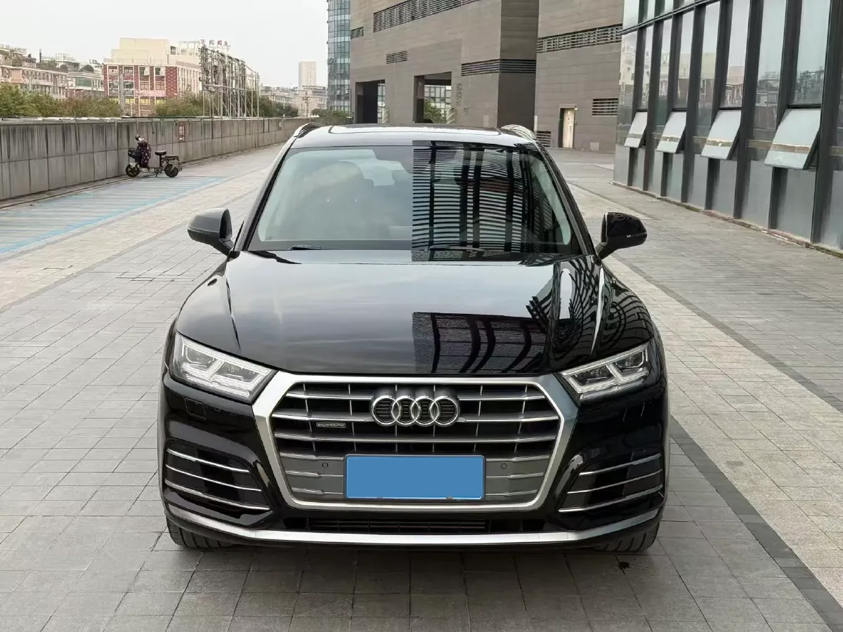 2020 Audi Q5L 2.0T 190HP L4 7DCT,autocango,china used car exporter,china ev exporter,chinese used car exporter,chinese used ev exporter