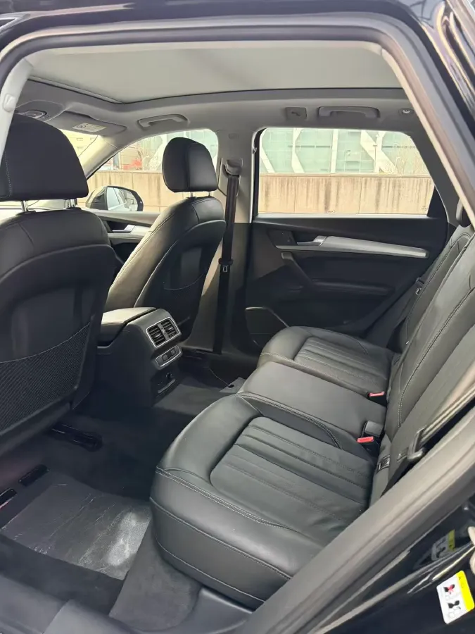 2020 Audi Q5L 2.0T 190HP L4 7DCT,autocango,china used car exporter,china ev exporter,chinese used car exporter,chinese used ev exporter