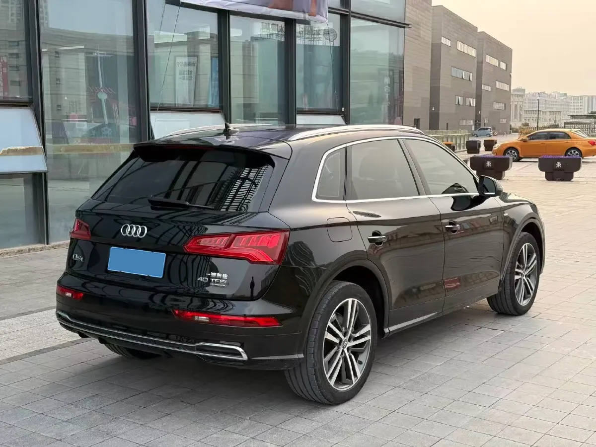 2020 Audi Q5L 2.0T 190HP L4 7DCT,autocango,china used car exporter,china ev exporter,chinese used car exporter,chinese used ev exporter