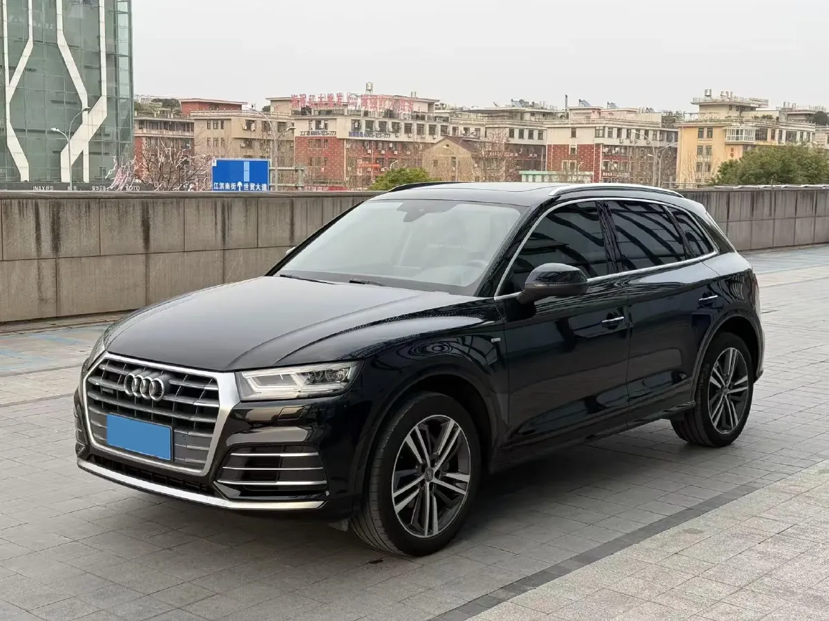 2020 Audi Q5L 2.0T 190HP L4 7DCT,autocango,china used car exporter,china ev exporter,chinese used car exporter,chinese used ev exporter