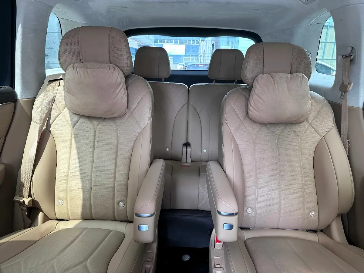 2025 AITO AITO M8 REEV 160HP REEV 53.4KWH,autocango,china used car exporter,china ev exporter,chinese used car exporter,chinese used ev exporter