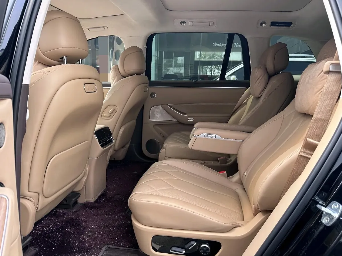 2025 AITO AITO M8 REEV 160HP REEV 53.4KWH,autocango,china used car exporter,china ev exporter,chinese used car exporter,chinese used ev exporter