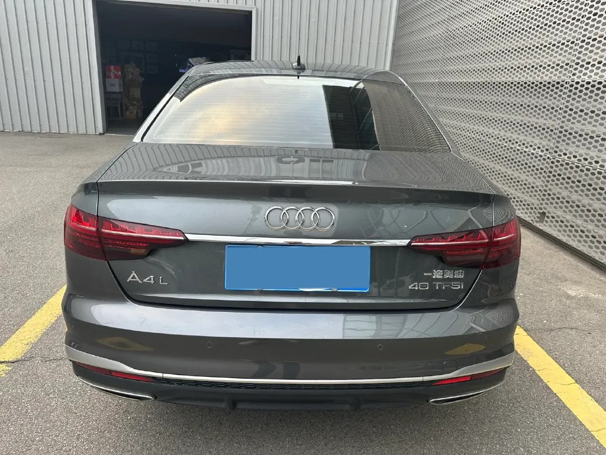 2022 Audi A4L 2.0T 190HP L4 7DCT,autocango,china used car exporter,china ev exporter,chinese used car exporter,chinese used ev exporter