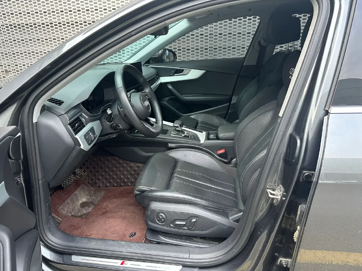 2022 Audi A4L 2.0T 190HP L4 7DCT,autocango,china used car exporter,china ev exporter,chinese used car exporter,chinese used ev exporter