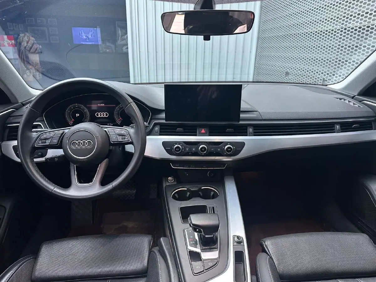 2022 Audi A4L 2.0T 190HP L4 7DCT,autocango,china used car exporter,china ev exporter,chinese used car exporter,chinese used ev exporter