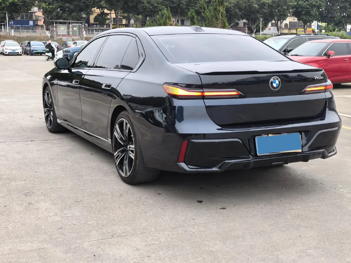 2023 BMW 7 Series 3.0T 381HP L6 8AT,autocango,china used car exporter,china ev exporter,chinese used car exporter,chinese used ev exporter