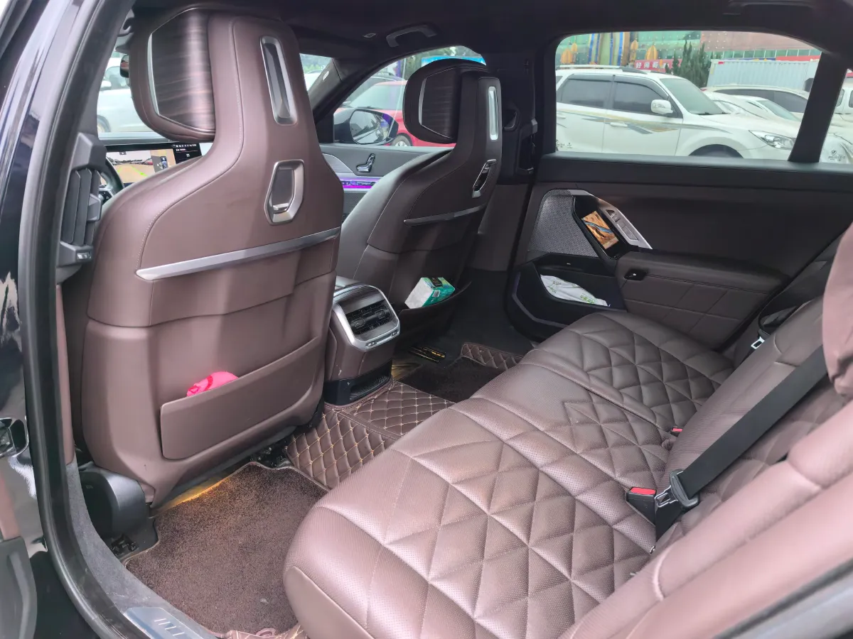 2023 BMW 7 Series 3.0T 381HP L6 8AT,autocango,china used car exporter,china ev exporter,chinese used car exporter,chinese used ev exporter