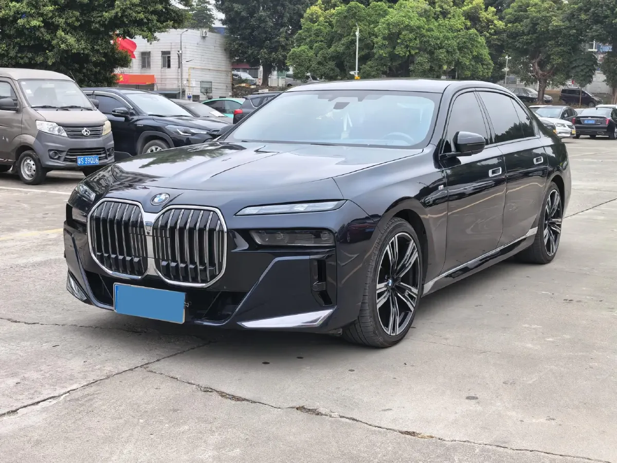 2023 BMW 7 Series 3.0T 381HP L6 8AT,autocango,china used car exporter,china ev exporter,chinese used car exporter,chinese used ev exporter