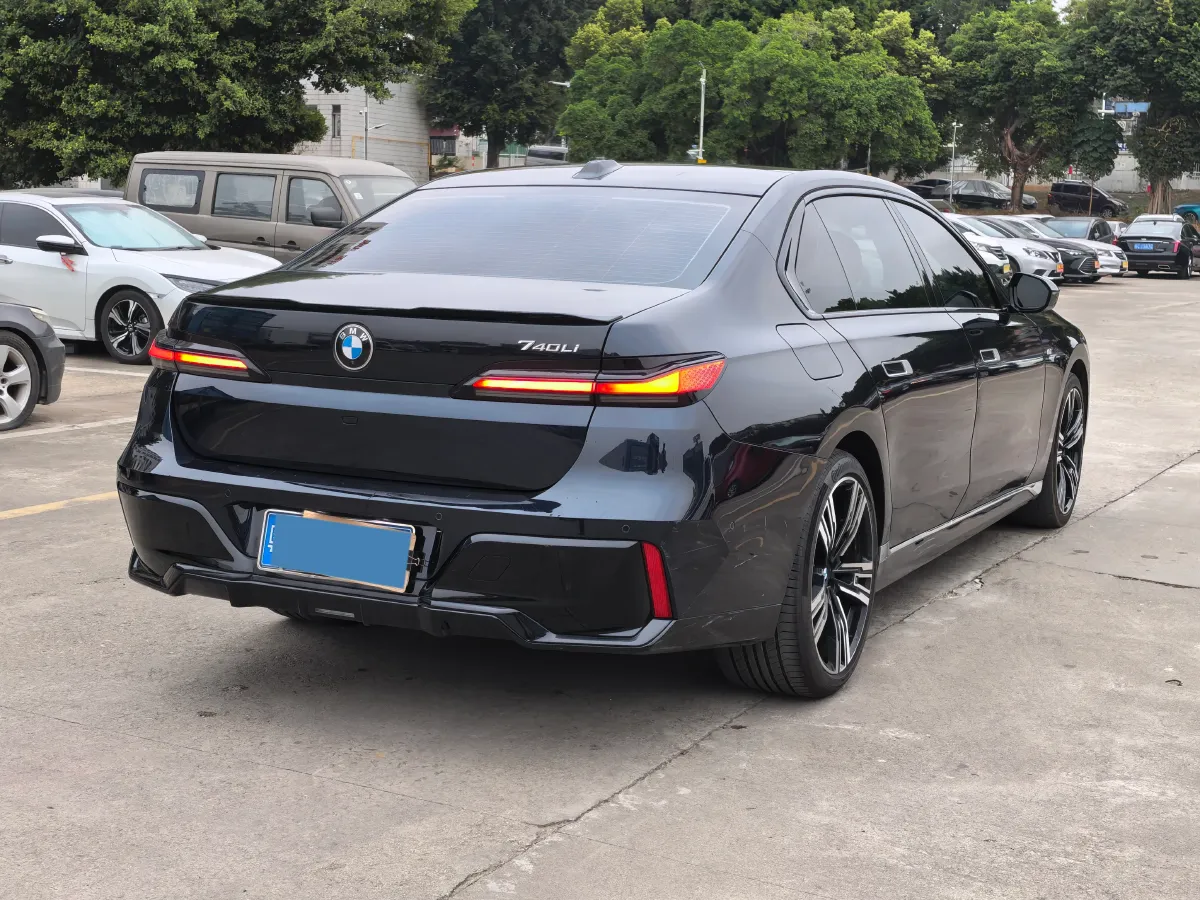 2023 BMW 7 Series 3.0T 381HP L6 8AT,autocango,china used car exporter,china ev exporter,chinese used car exporter,chinese used ev exporter