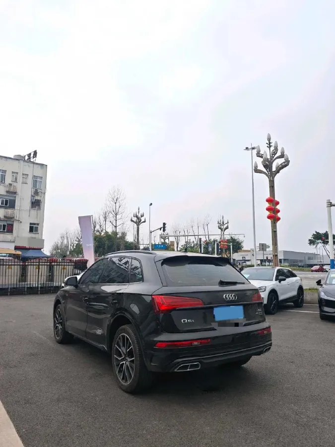 2025 Audi Q5L 2.0T 245HP L4 7DCT,autocango,china used car exporter,china ev exporter,chinese used car exporter,chinese used ev exporter