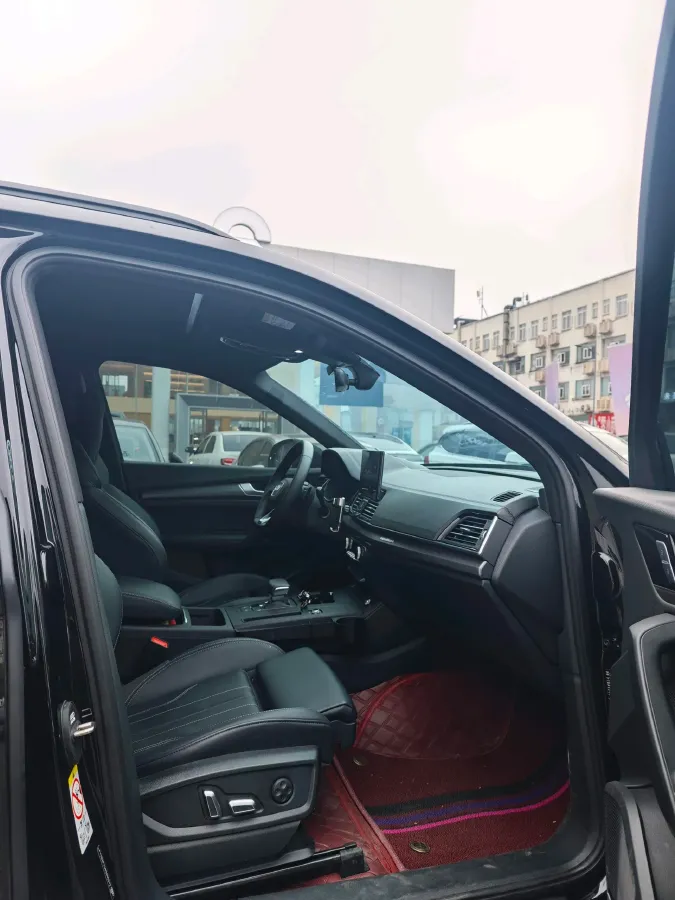 2025 Audi Q5L 2.0T 245HP L4 7DCT,autocango,china used car exporter,china ev exporter,chinese used car exporter,chinese used ev exporter