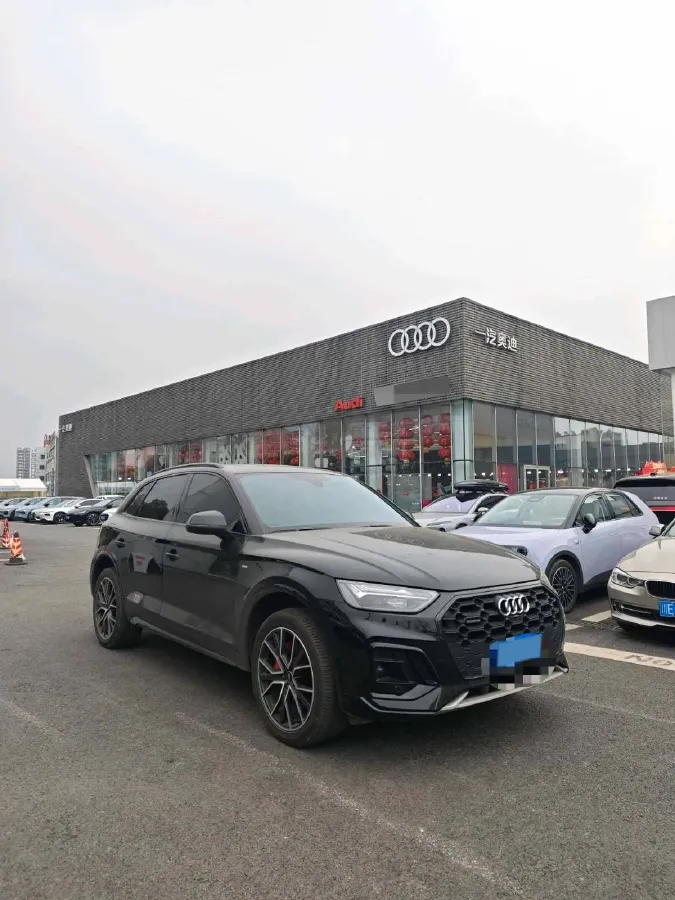 2025 Audi Q5L 2.0T 245HP L4 7DCT,autocango,china used car exporter,china ev exporter,chinese used car exporter,chinese used ev exporter