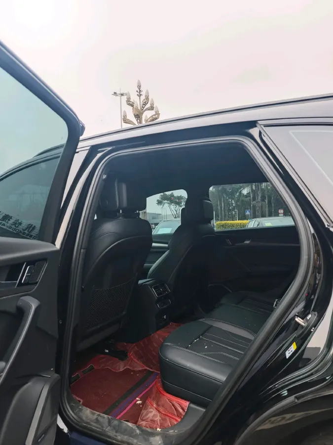 2025 Audi Q5L 2.0T 245HP L4 7DCT,autocango,china used car exporter,china ev exporter,chinese used car exporter,chinese used ev exporter