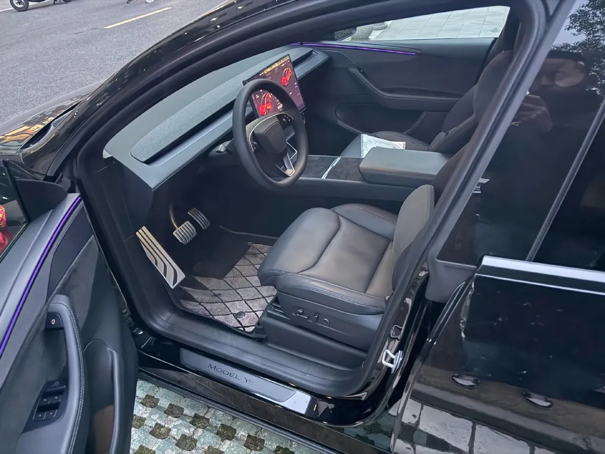 2025 Tesla Model Y L BEV,autocango,china used car exporter,china ev exporter,chinese used car exporter,chinese used ev exporter