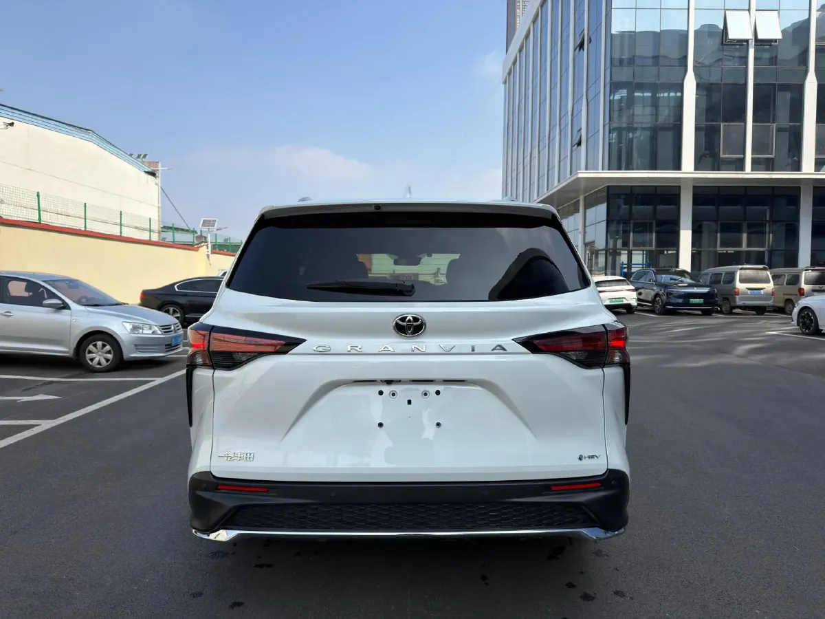 2024 Toyota Granvia 2.5L 189HP L4 E-CVT Hybrid,autocango,china used car exporter,china ev exporter,chinese used car exporter,chinese used ev exporter