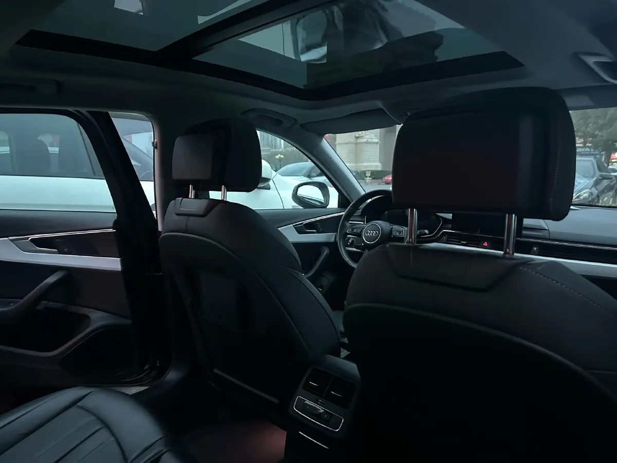 2020 Audi A4L 2.0T 190HP L4 7DCT,autocango,china used car exporter,china ev exporter,chinese used car exporter,chinese used ev exporter