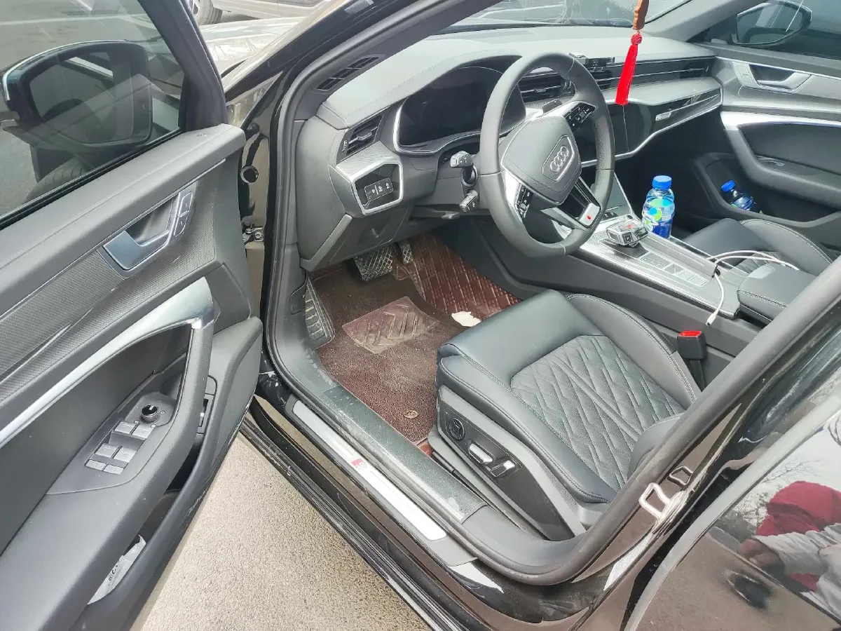 2025 Audi A6L 2.0T 245HP L4 7DCT,autocango,china used car exporter,china ev exporter,chinese used car exporter,chinese used ev exporter
