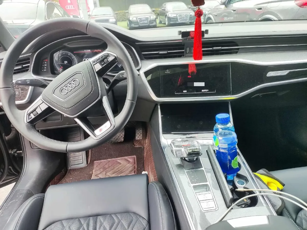 2025 Audi A6L 2.0T 245HP L4 7DCT,autocango,china used car exporter,china ev exporter,chinese used car exporter,chinese used ev exporter