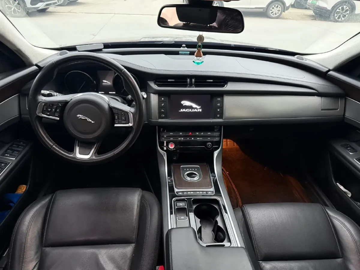 2018 Jaguar XFL 2.0T 200HP L4 8AT,autocango,china used car exporter,china ev exporter,chinese used car exporter,chinese used ev exporter