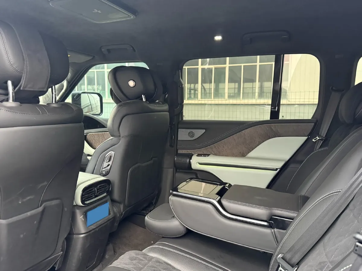 2024 YangWang U8 2.0T 272HP L4 REEV 49.05KWH,autocango,china used car exporter,china ev exporter,chinese used car exporter,chinese used ev exporter