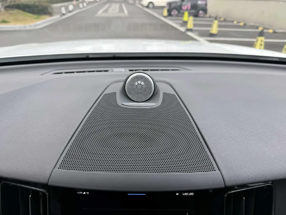 2023 Volvo XC60 2.0T 250HP L4 8AT,autocango,china used car exporter,china ev exporter,chinese used car exporter,chinese used ev exporter