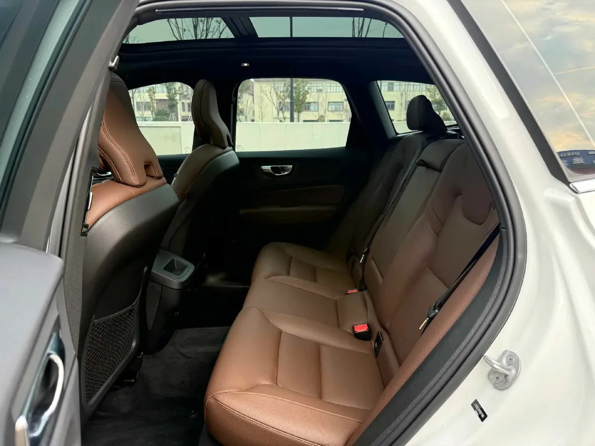 2023 Volvo XC60 2.0T 250HP L4 8AT,autocango,china used car exporter,china ev exporter,chinese used car exporter,chinese used ev exporter