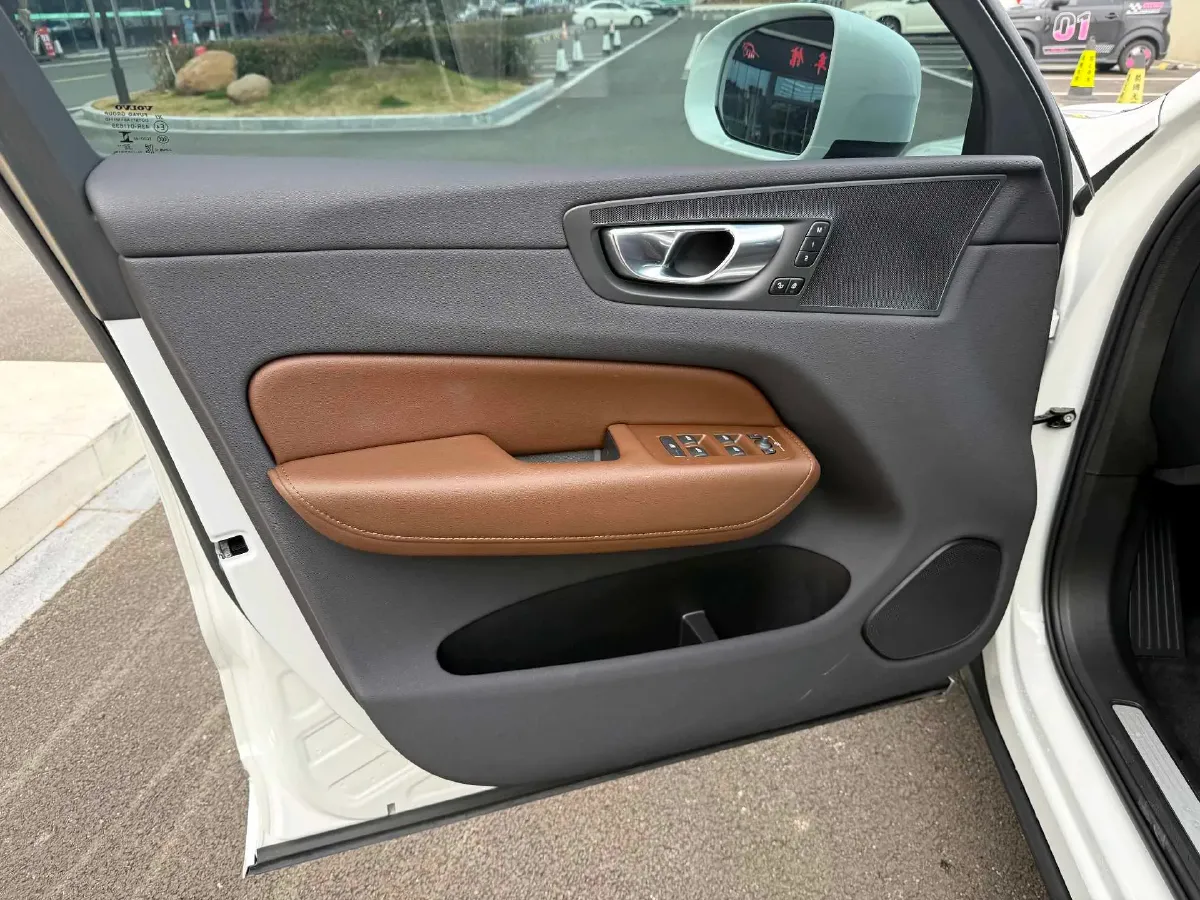 2023 Volvo XC60 2.0T 250HP L4 8AT,autocango,china used car exporter,china ev exporter,chinese used car exporter,chinese used ev exporter