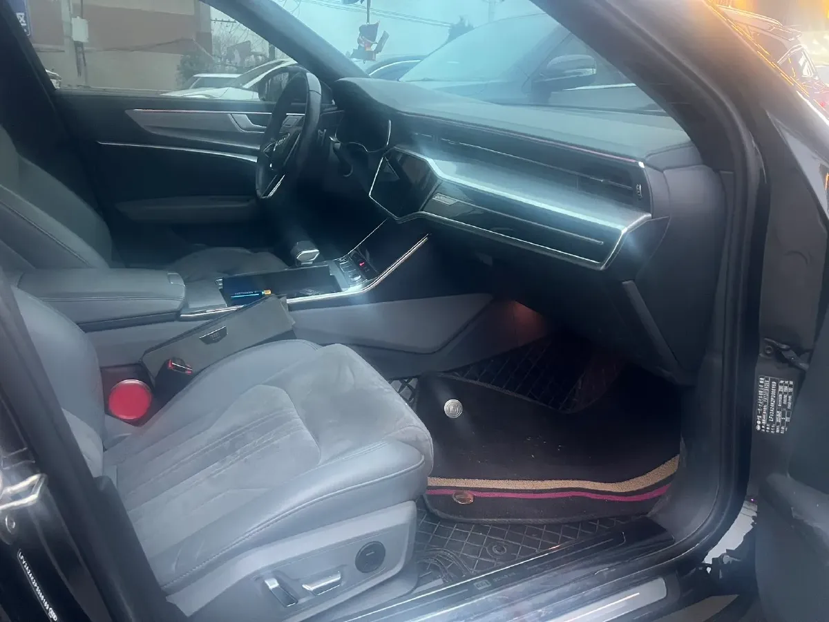 2023 Audi A6L 2.0T 245HP L4 7DCT,autocango,china used car exporter,china ev exporter,chinese used car exporter,chinese used ev exporter