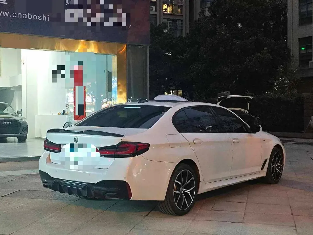 2022 BMW 5 Series 2.0T 252HP L4 8AT,autocango,china used car exporter,china ev exporter,chinese used car exporter,chinese used ev exporter