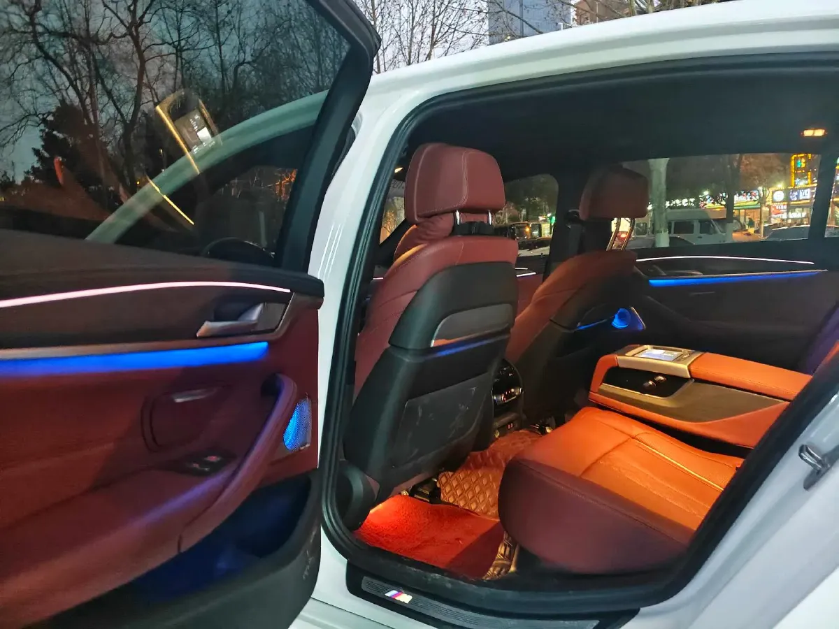 2022 BMW 5 Series 2.0T 252HP L4 8AT,autocango,china used car exporter,china ev exporter,chinese used car exporter,chinese used ev exporter