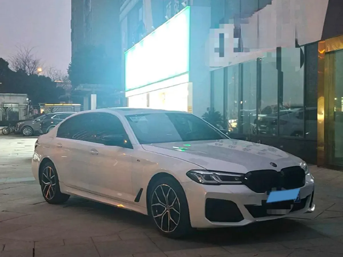 2022 BMW 5 Series 2.0T 252HP L4 8AT,autocango,china used car exporter,china ev exporter,chinese used car exporter,chinese used ev exporter
