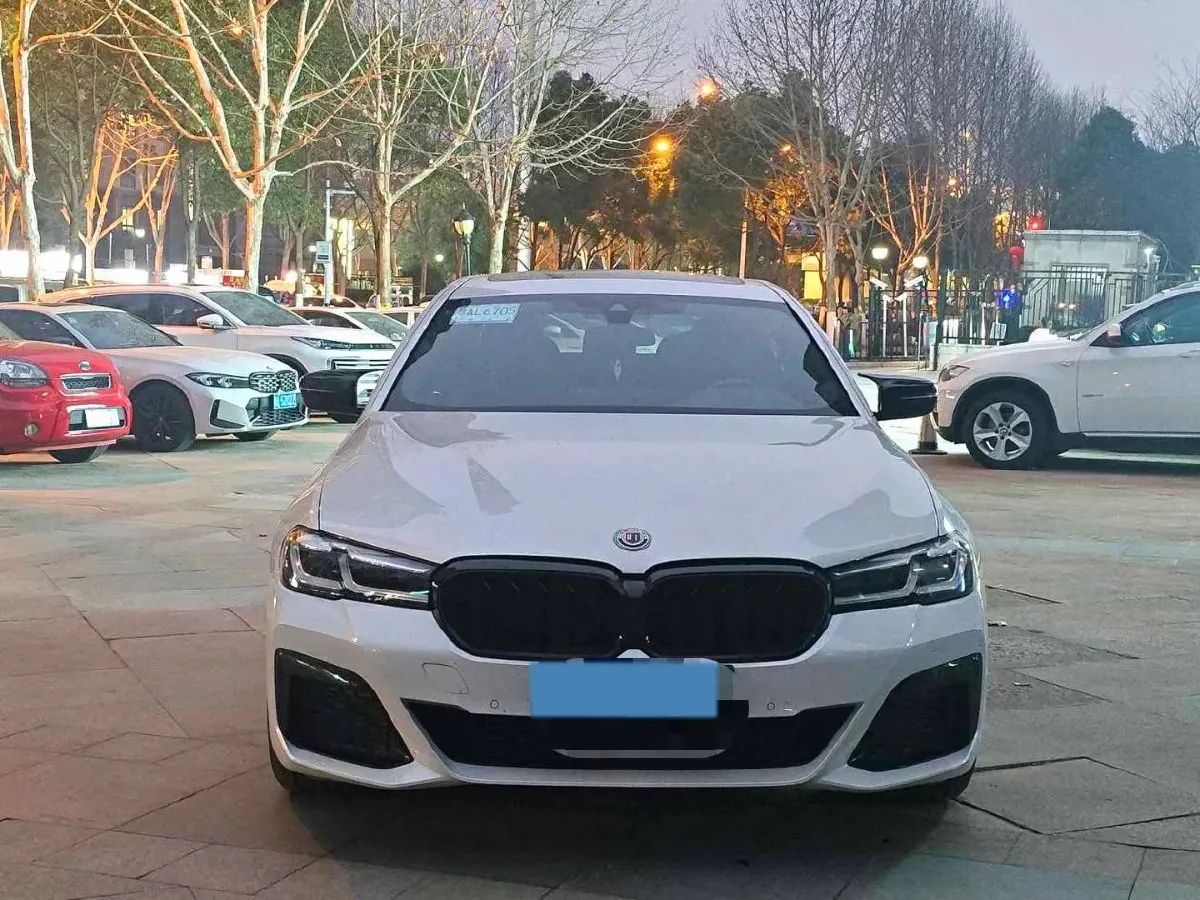 2022 BMW 5 Series 2.0T 252HP L4 8AT,autocango,china used car exporter,china ev exporter,chinese used car exporter,chinese used ev exporter