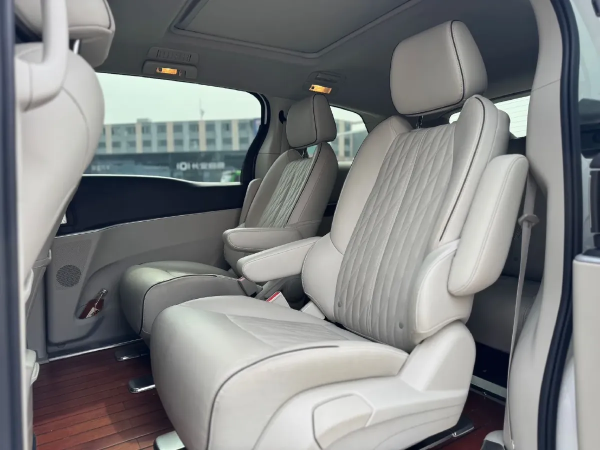 2021 Buick GL8 2.0T 237HP L4 9AT,autocango,china used car exporter,china ev exporter,chinese used car exporter,chinese used ev exporter