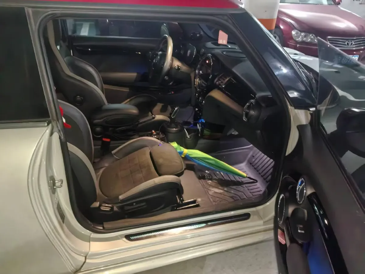 2021 MINI JCW 2.0T 231HP L4 8AT,autocango,china used car exporter,china ev exporter,chinese used car exporter,chinese used ev exporter