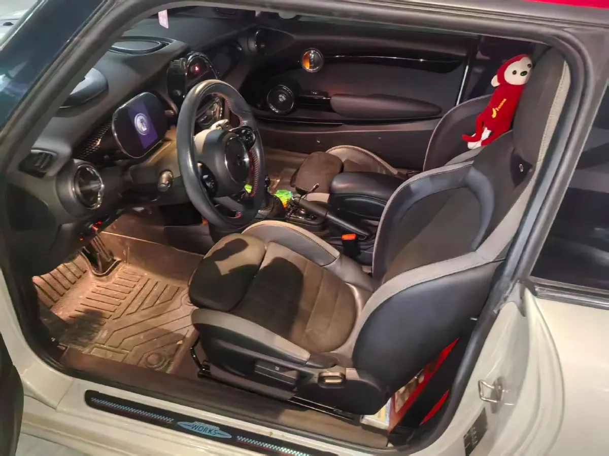 2021 MINI JCW 2.0T 231HP L4 8AT,autocango,china used car exporter,china ev exporter,chinese used car exporter,chinese used ev exporter