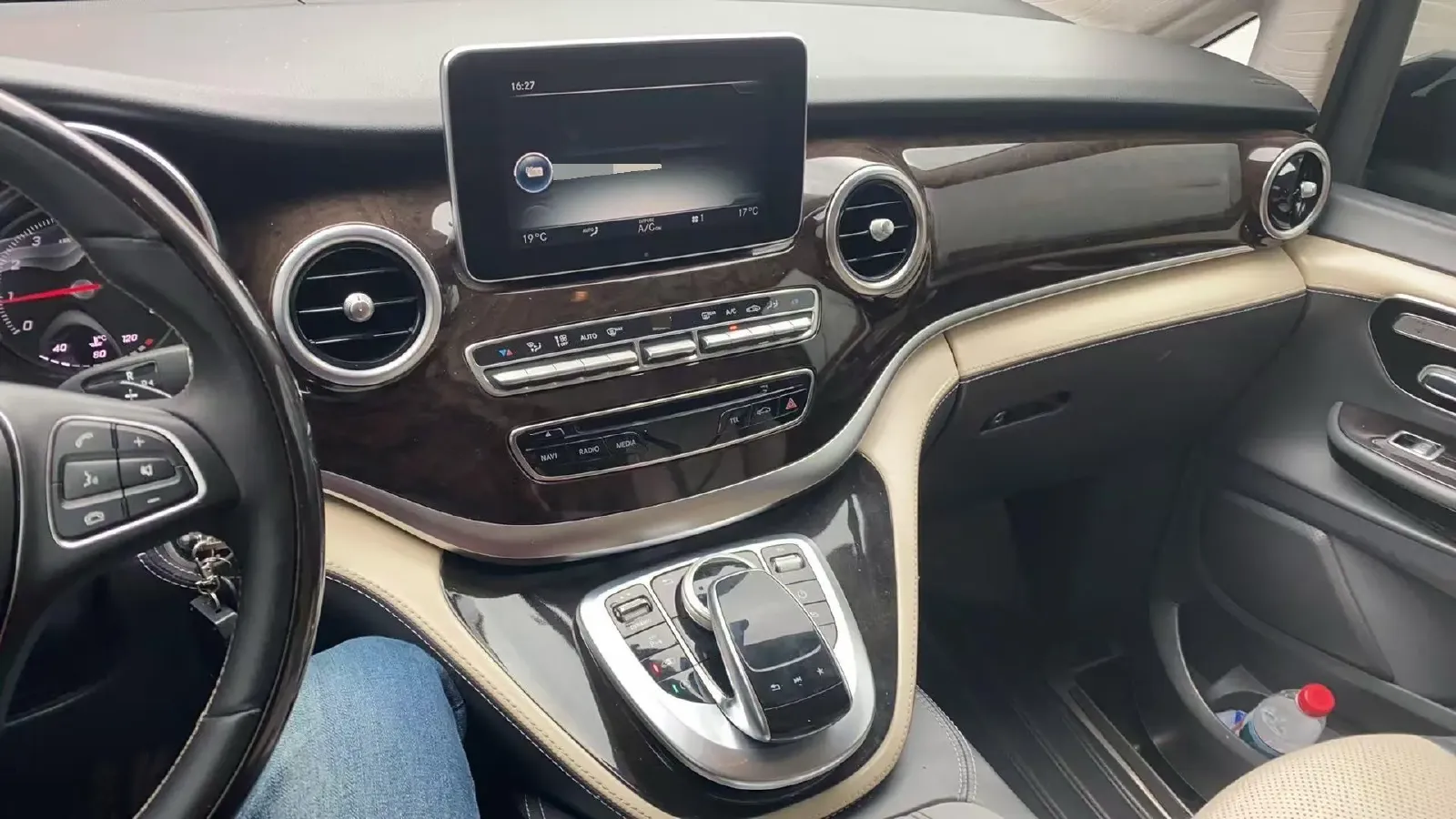 2020 Mercedes-Benz V Class 2.0T 211HP L4 9AT,autocango,china used car exporter,china ev exporter,chinese used car exporter,chinese used ev exporter