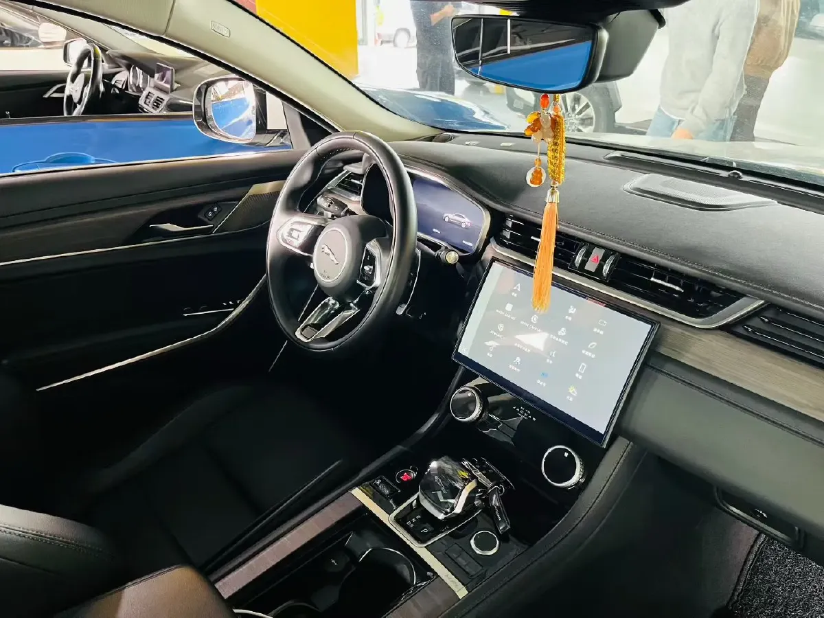 2023 Jaguar XFL 2.0T 200HP L4 8AT,autocango,china used car exporter,china ev exporter,chinese used car exporter,chinese used ev exporter