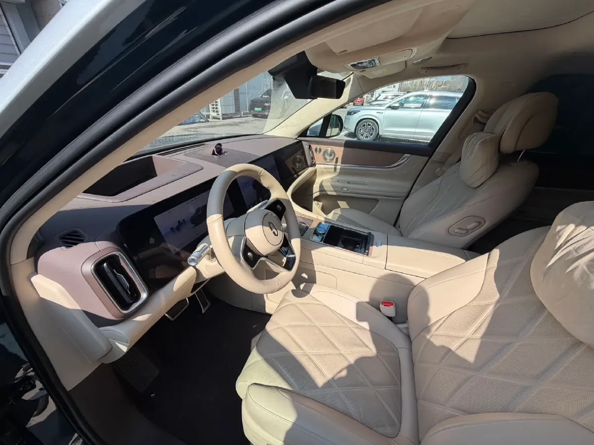 2025 AITO AITO M9 REEV 160HP REEV 52KWH,autocango,china used car exporter,china ev exporter,chinese used car exporter,chinese used ev exporter