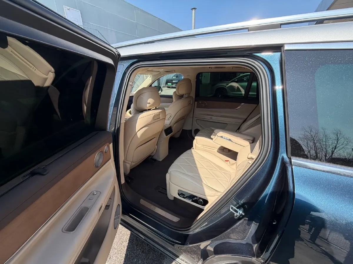 2025 AITO AITO M9 REEV 160HP REEV 52KWH,autocango,china used car exporter,china ev exporter,chinese used car exporter,chinese used ev exporter