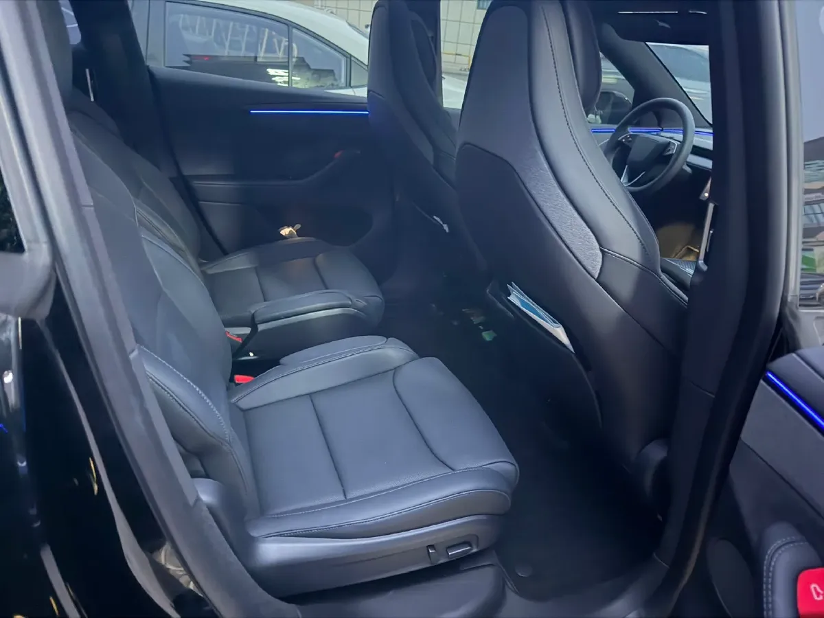 2025 Tesla Model Y L BEV,autocango,china used car exporter,china ev exporter,chinese used car exporter,chinese used ev exporter