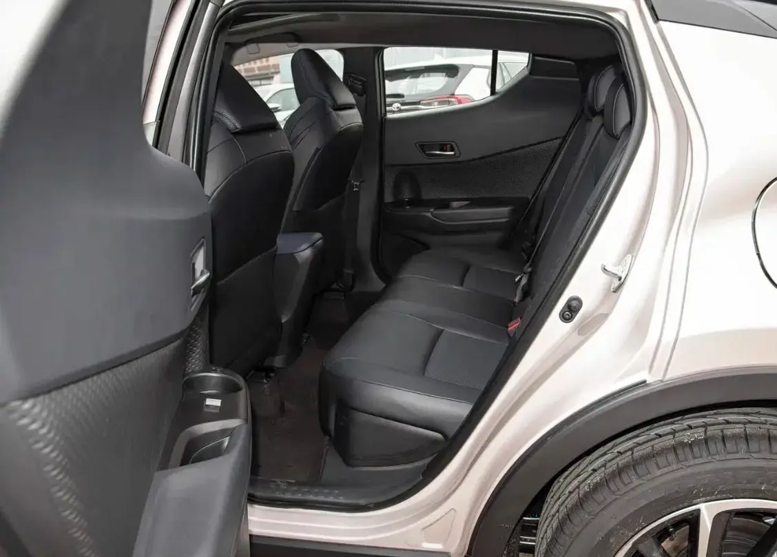 2023 Toyota C-HR 2.0L 171HP L4 CVT,autocango,china used car exporter,china ev exporter,chinese used car exporter,chinese used ev exporter