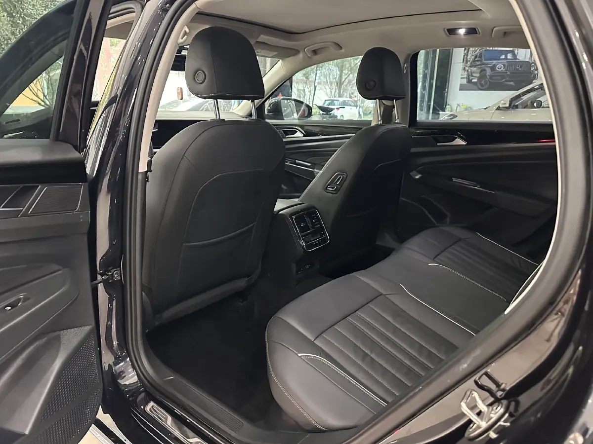 2021 Volkswagen Passat 2.0T 186HP L4 7DCT,autocango,china used car exporter,china ev exporter,chinese used car exporter,chinese used ev exporter